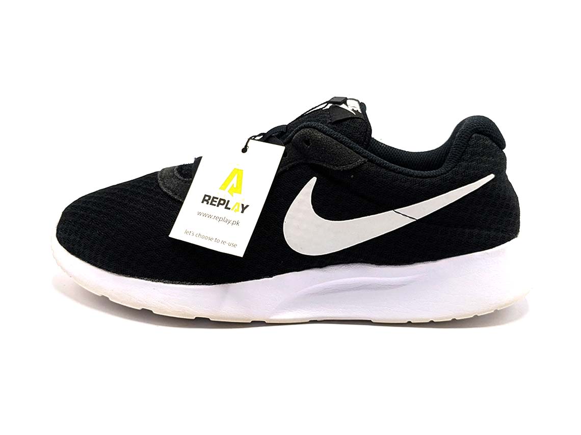 Nike Tanjun