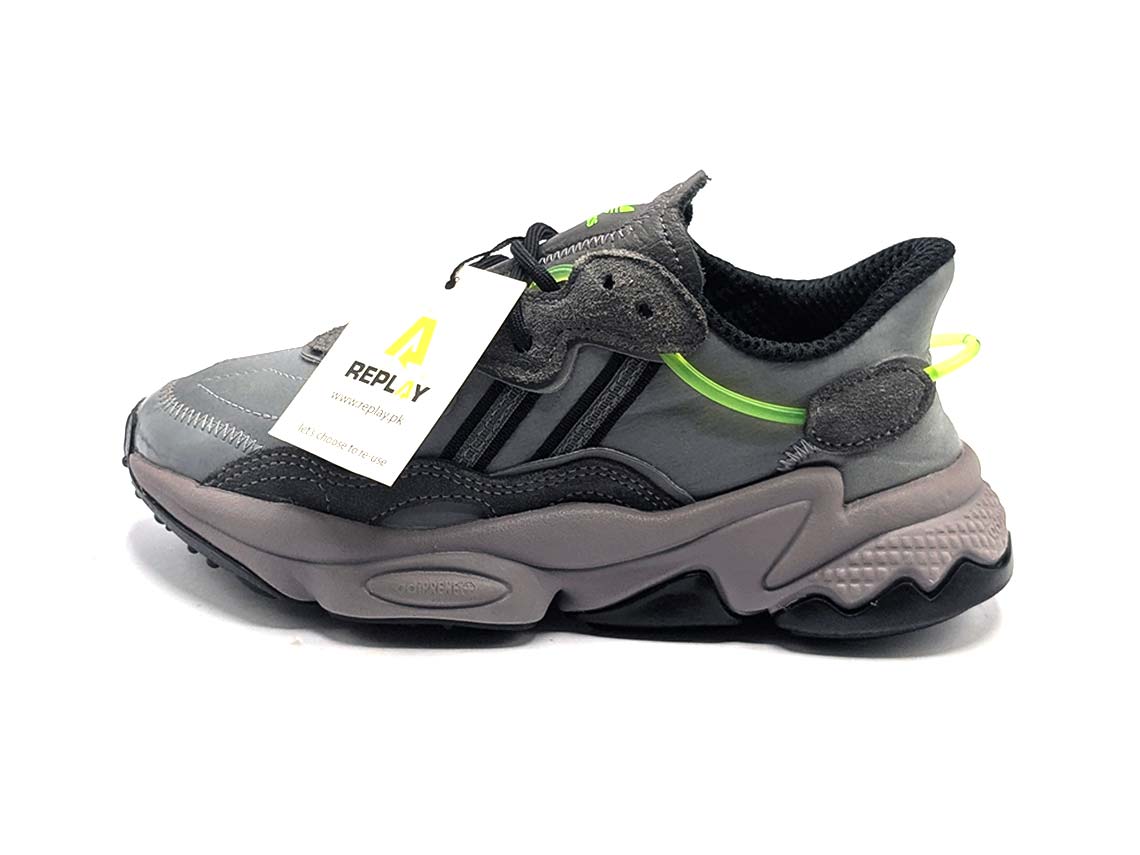 Adidas OZWEEGO