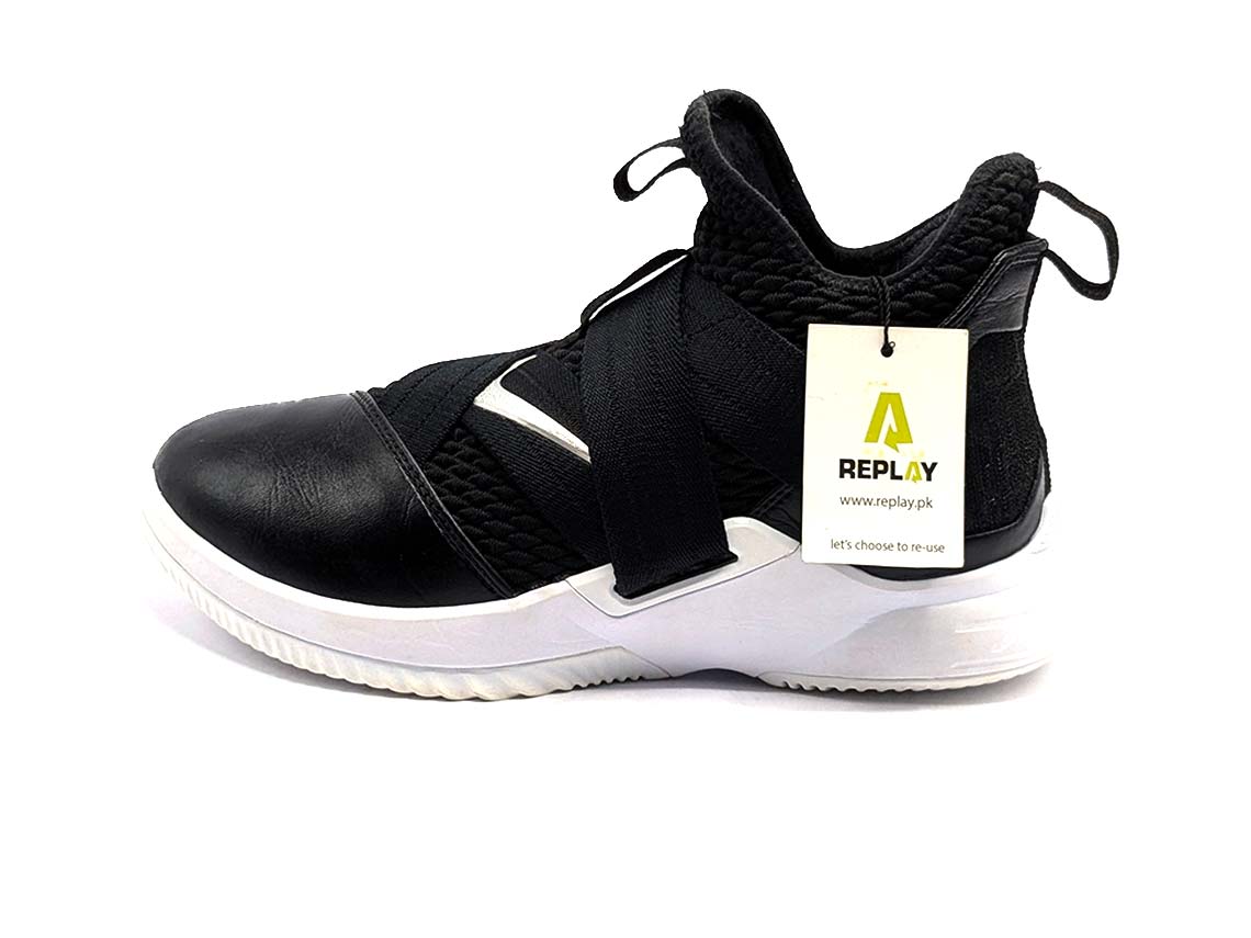 Nike LeBron Soldier 12 - Indoor