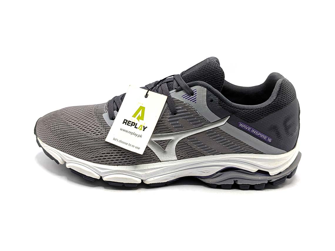 Mizuno Inspire 16