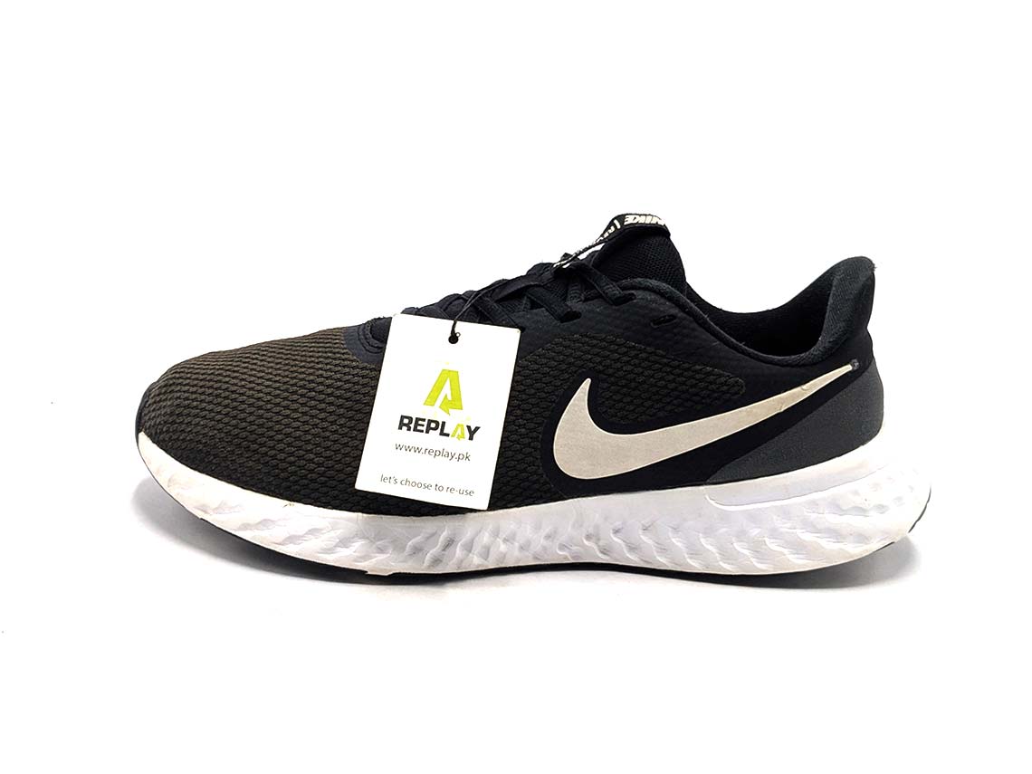 Nike Revolution 5
