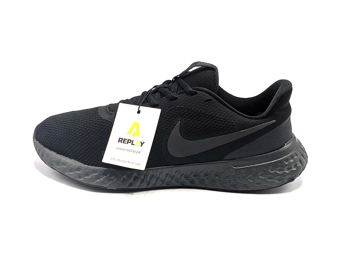 Nike Revolution 5