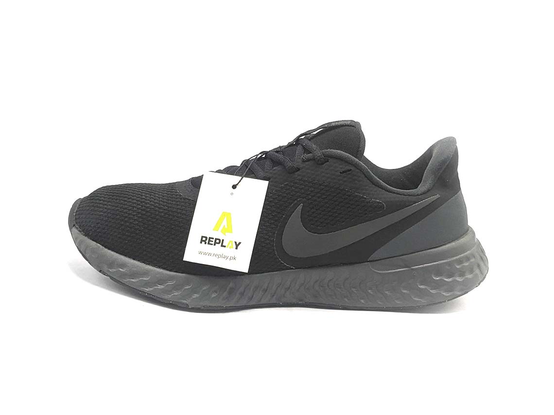 Nike Revolution 5