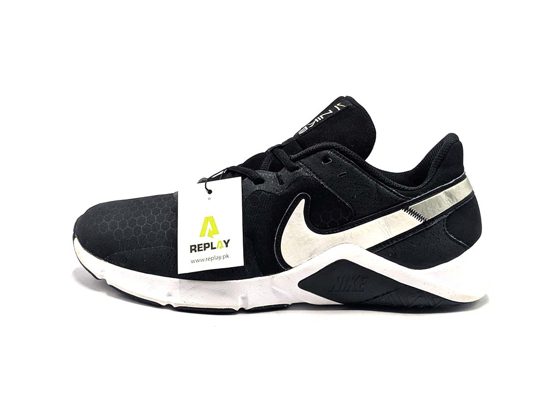 Nike Legend Essential 2