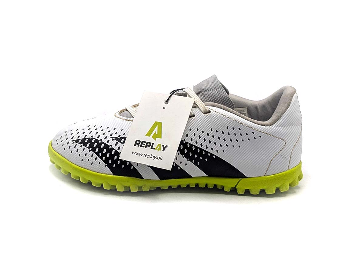 Predator Accuracy 4 Turf
