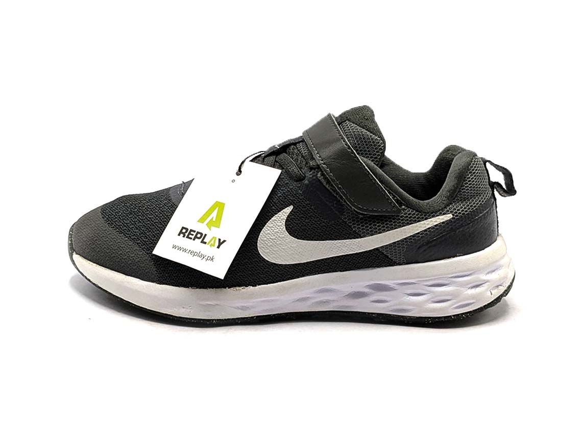 Nike Revolution 6