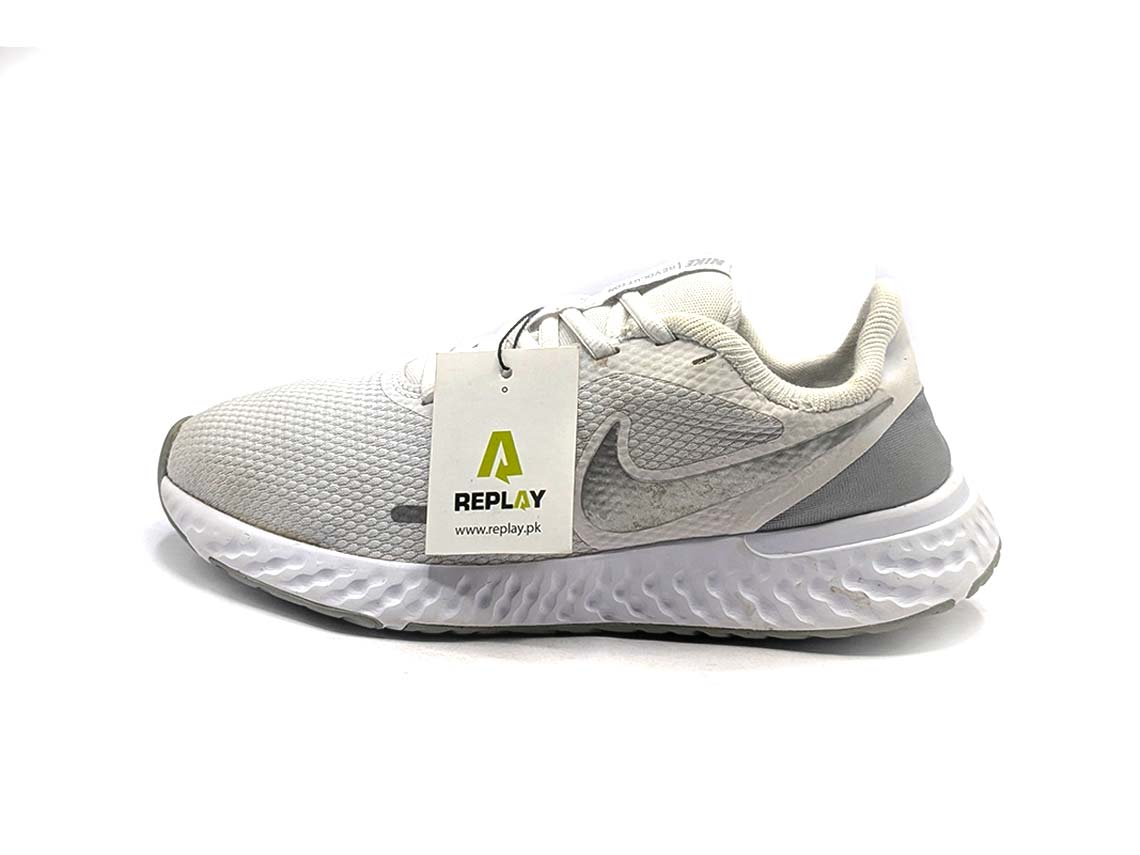 Nike Revolution 5