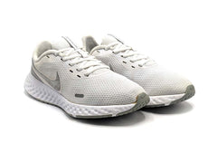 Nike Revolution 5