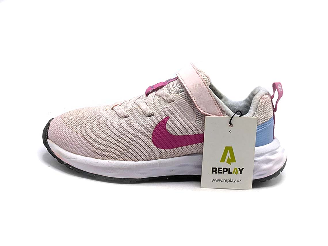 Nike Revolution 6
