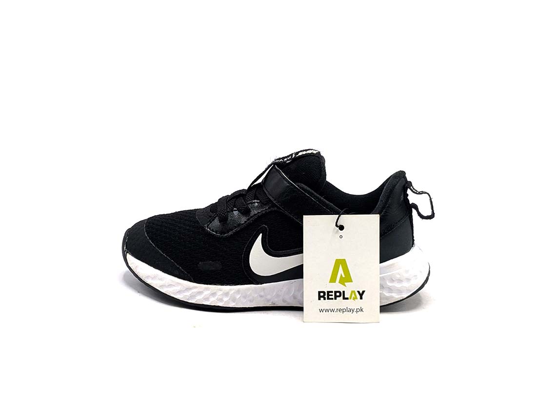 Nike Revolution 5
