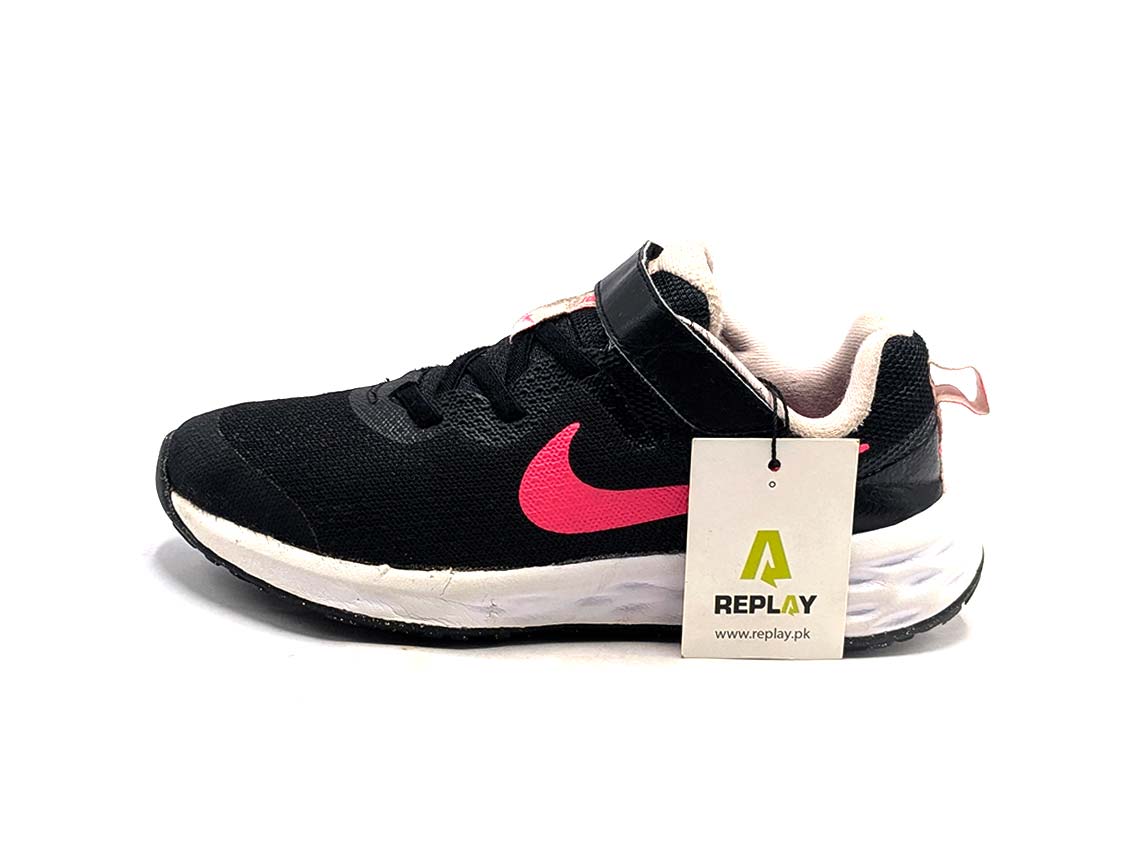 Nike Revolution 6