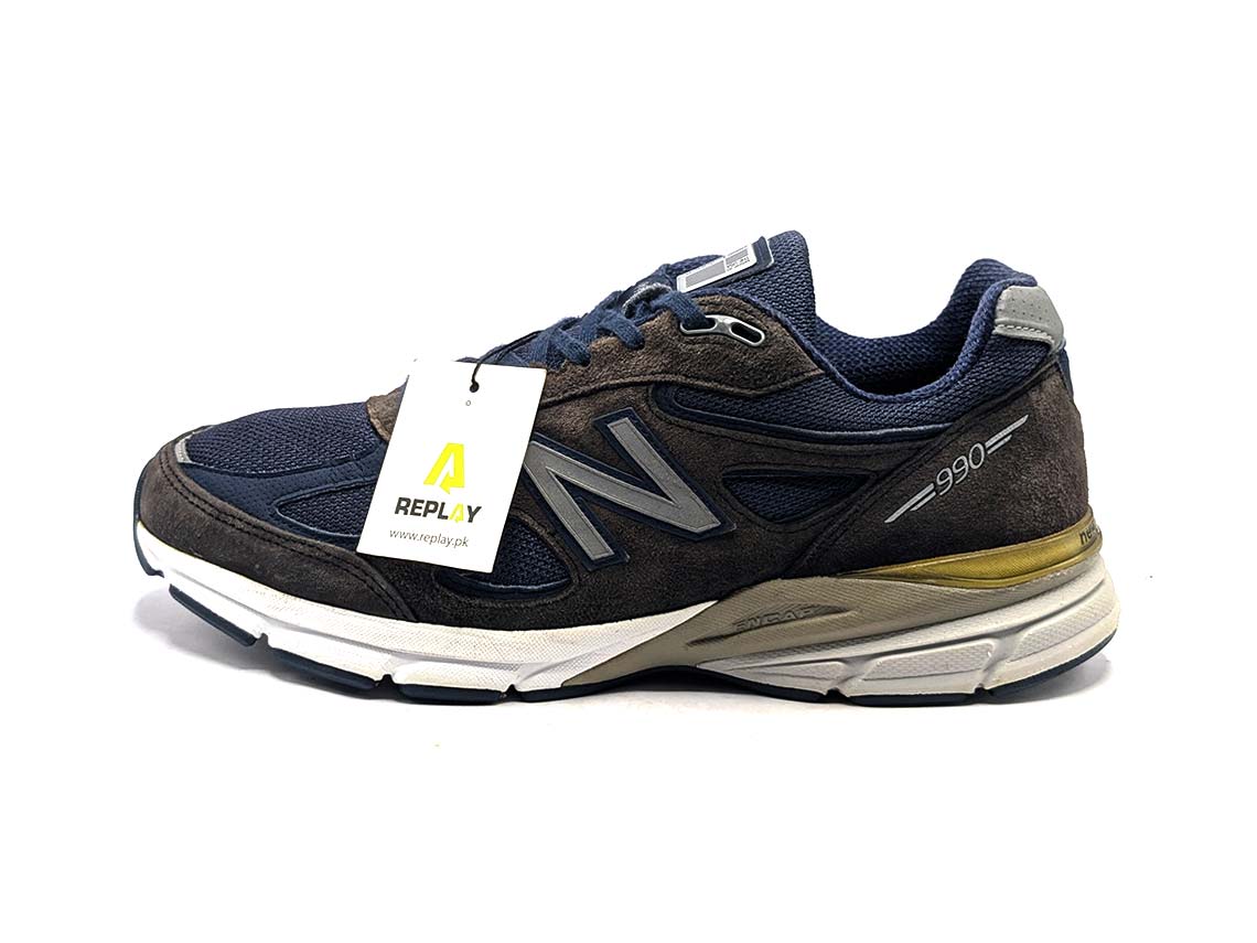 New Balance 990v4