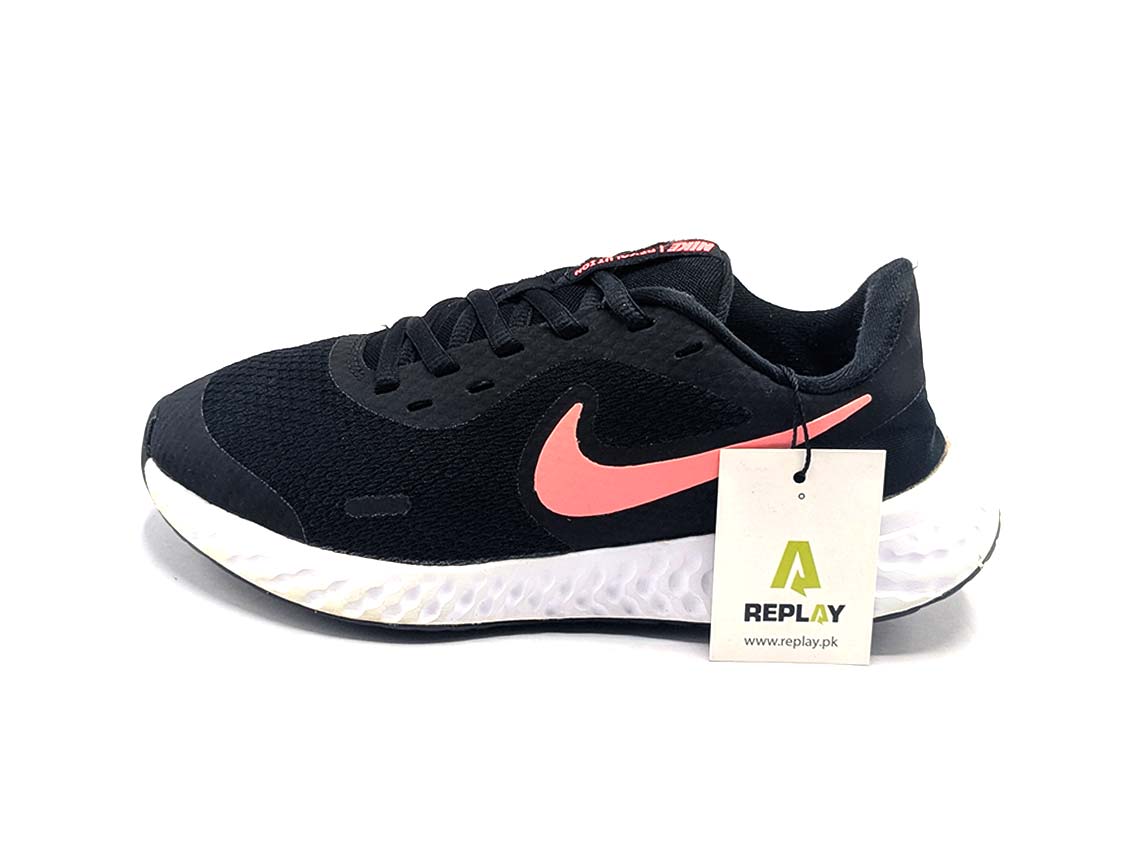 Nike Revolution 5