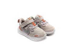 Nike Revolution 5