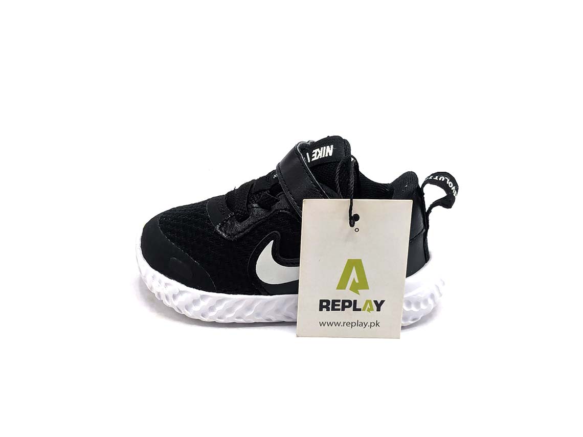 Nike Revolution 5