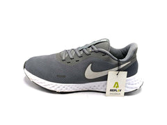 Nike Revolution 5