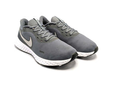 Nike Revolution 5