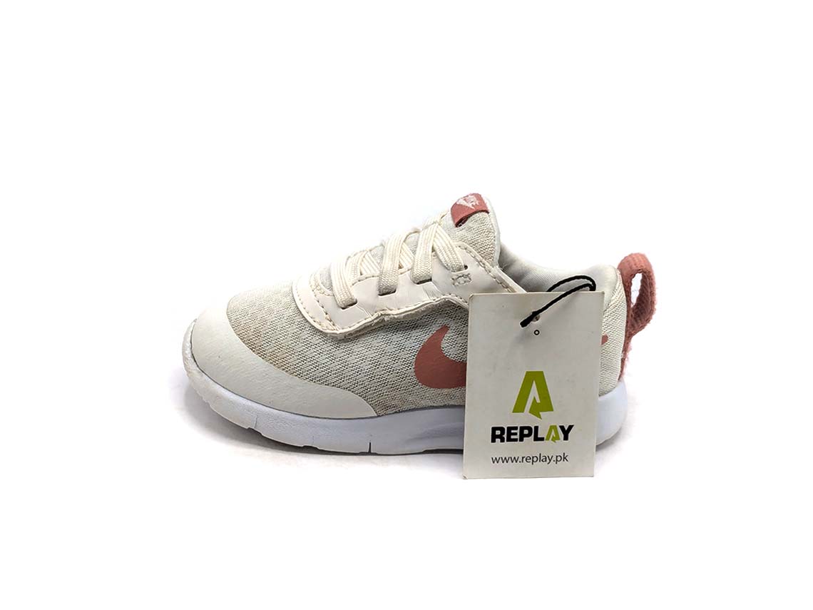 Nike Tanjun