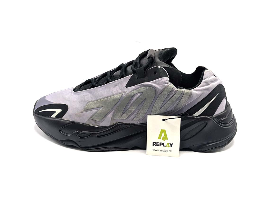Adidas Yeezy Boost 700