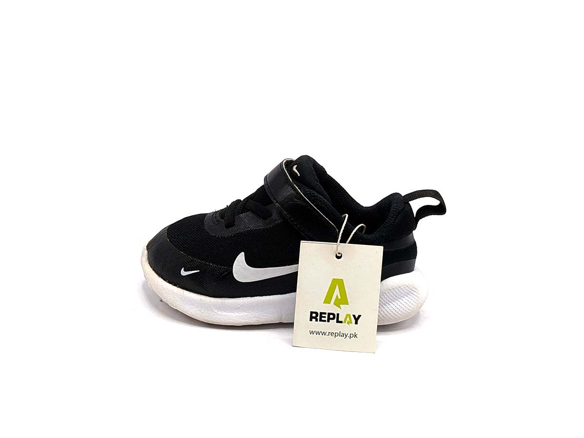 Nike Revolution 7