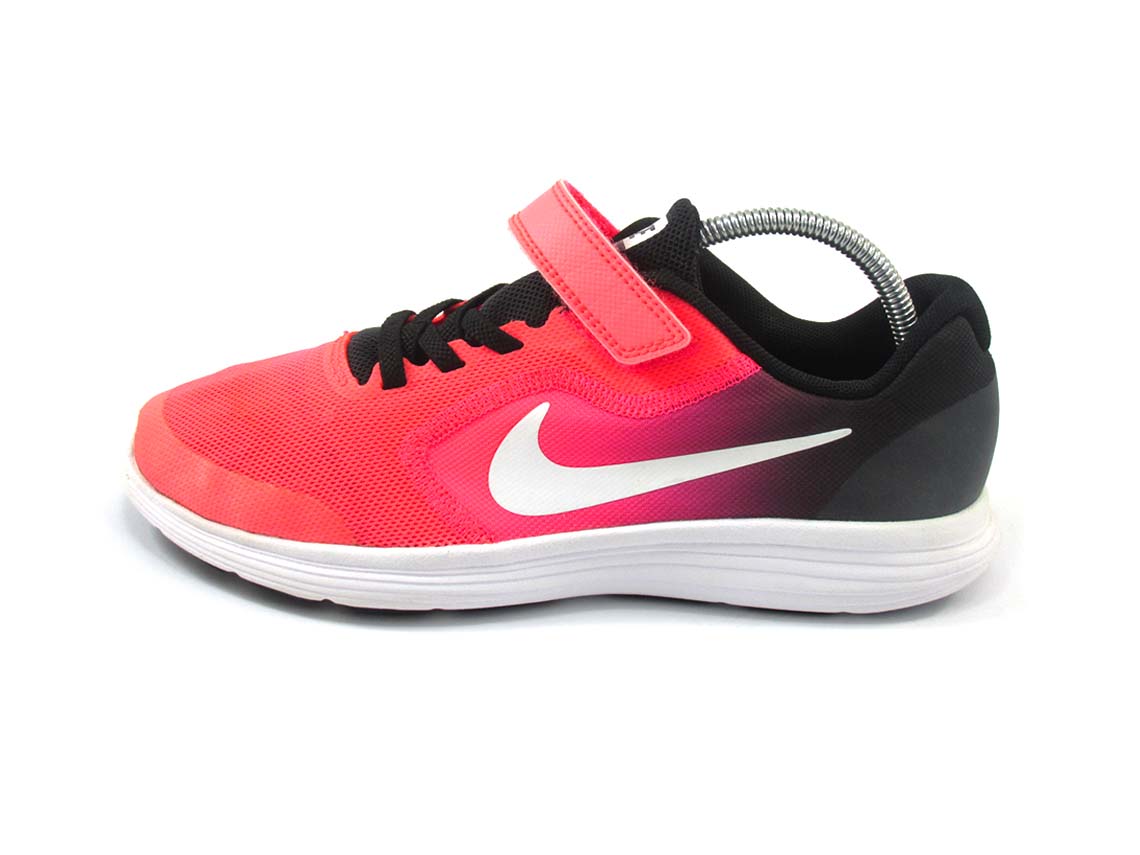 Nike Revolution 3