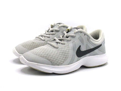 Nike Revolution 4