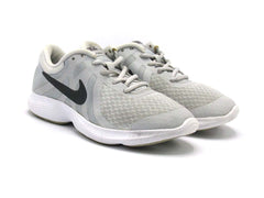 Nike Revolution 4