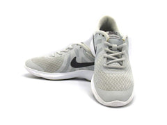 Nike Revolution 4