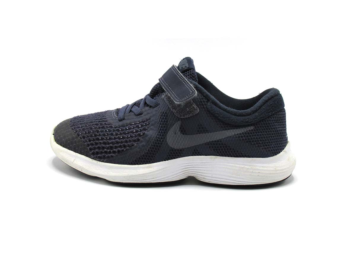 Nike Revolution 4