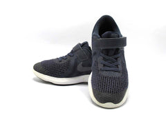 Nike Revolution 4