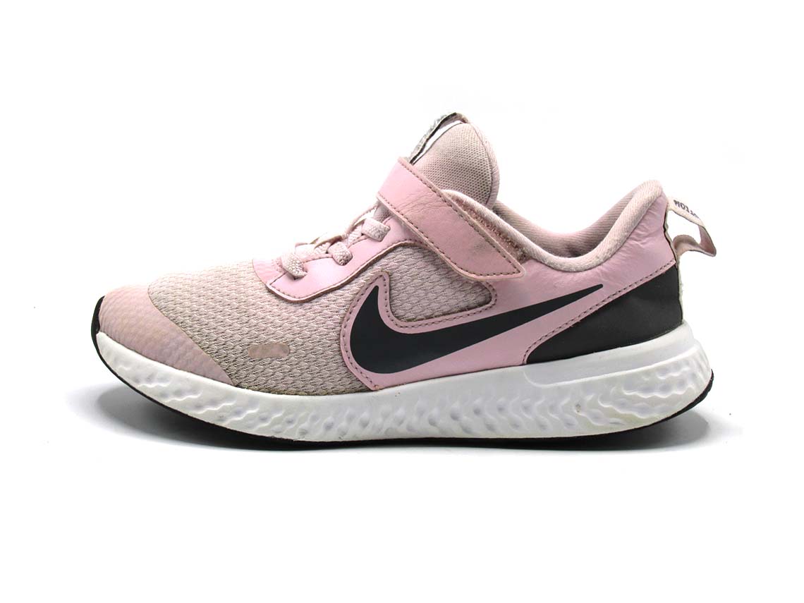 Nike Revolution 5