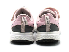 Nike Revolution 5