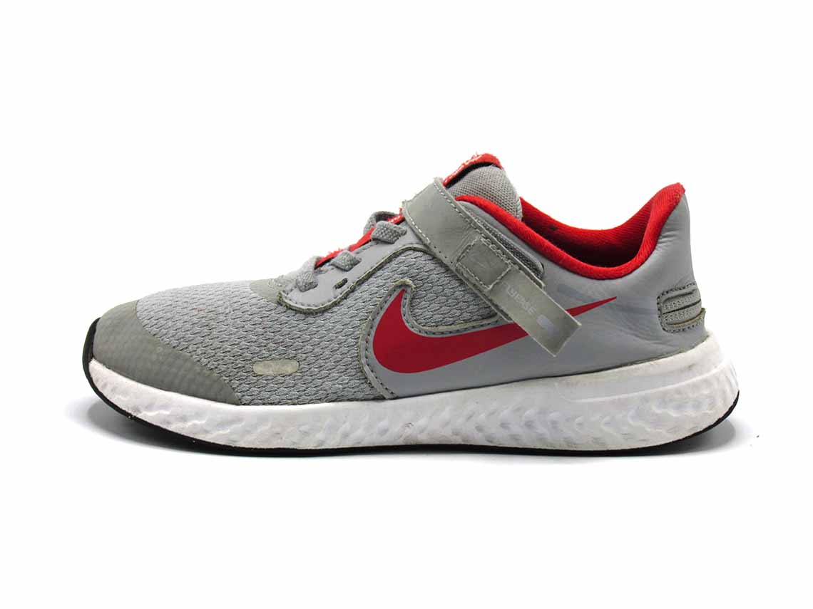 Nike Revolution 5